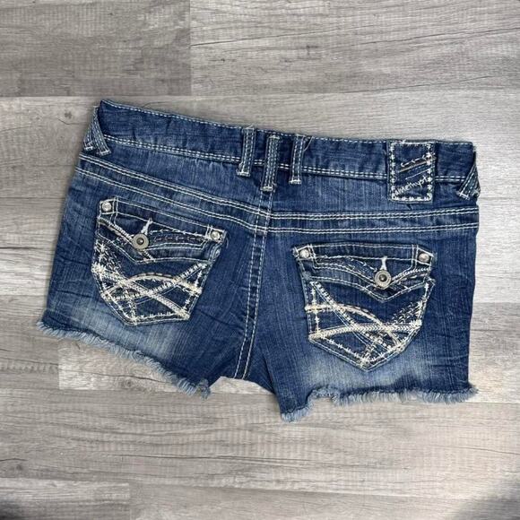Low Rise Jean Shorts with Back Pockets Stitching Size 3 Y2K 00s Style - Picture 3 of 7